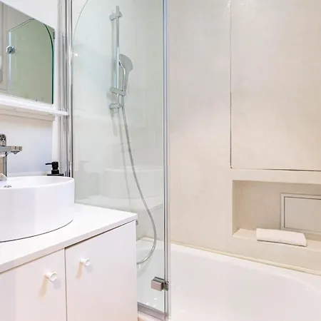 Guestready - Elegant Near Sacre-coeur * Paříž